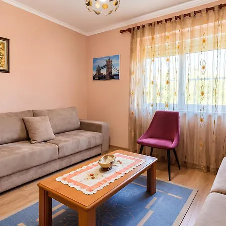 Nest * Korce