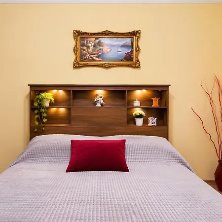Nest * Korce